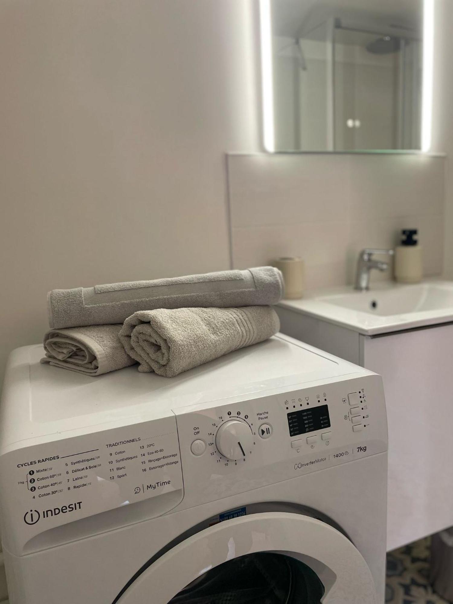 Les Appartements D'Albertine - Clemence Bourges Eksteriør billede